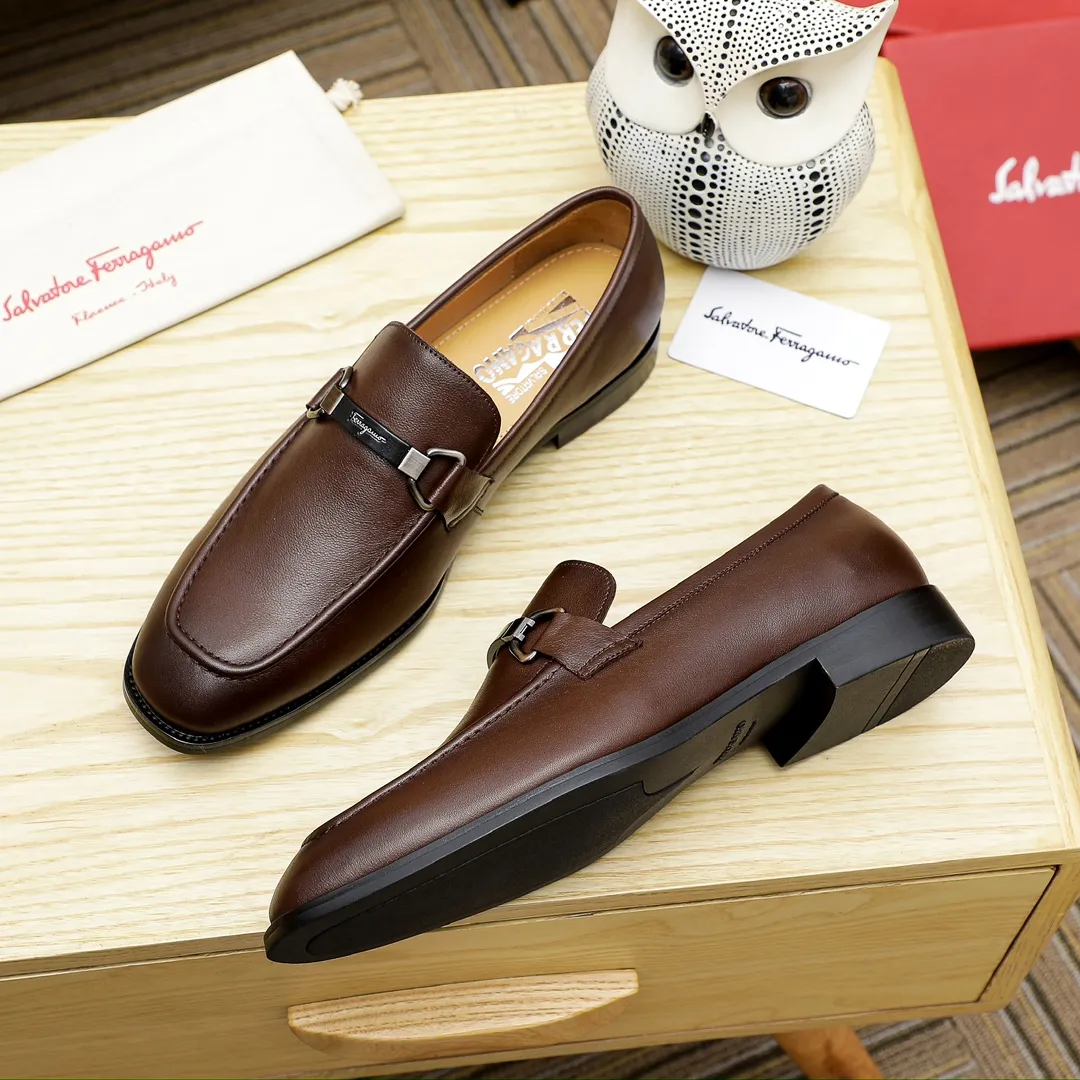 Factory price 460 🔥Ferragamo's new men's casual slip-on shoes🇨🇳Official website original 1:1 mold opening, original quality💯Fine workmanship, high-end luxury☘The upper is made of imported Italian first-layer cowhide🌴Water-dyed🐂Leather lining🍓Rubber wear-resistant and non-slip outsole, breathable and comfortable to wear🍍The first choice for high-grade men, 3 colors available! Code number 38-44 (45.46. Can be customized)